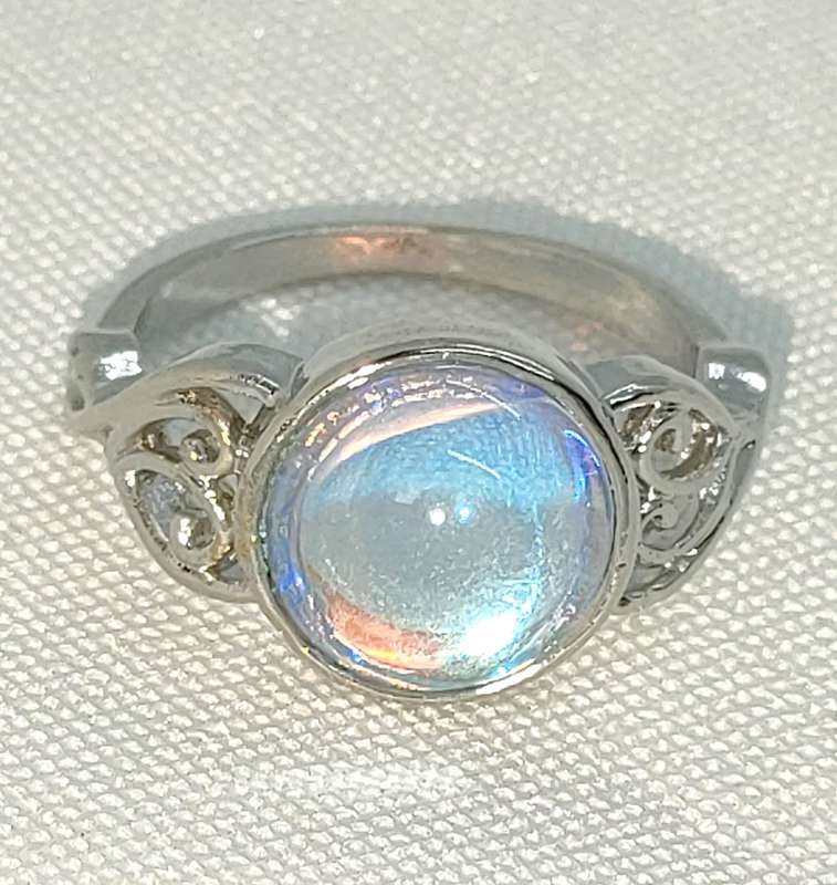 Gorgeous design: New Lab created Moonstone Mood ring: Size US7 (Note spontaneous colour changes