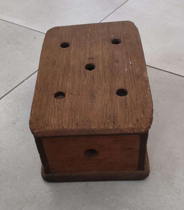 Antique Foot stove/warmer "Voetstofie" in good condition with only age related wear