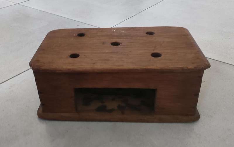 Antique Foot stove/warmer "Voetstofie" in good condition with only age related wear