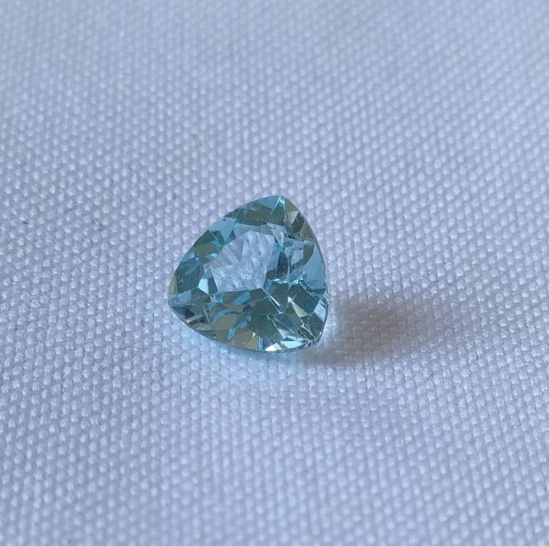 Blue Topaz stone :7x7x7 mm : Trillian cut:  Lovely large stone