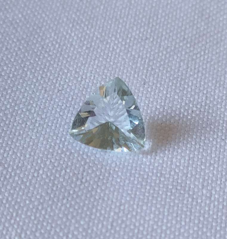 Aquamarine stone - 7x7x7 mm - naturally mined, trillian cut