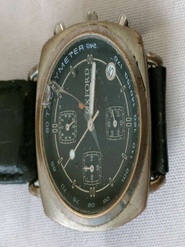 Oxford vintage men's watch.: Screen has some damage: Good quality and in good running condition