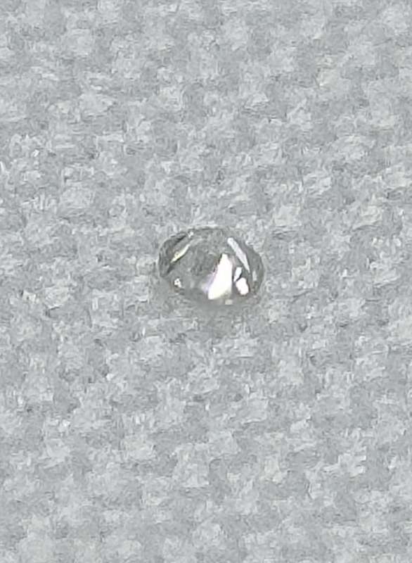 Real diamonds - 1.2 mm- 0.01 ct - images magnified -good colour and VVS clarity- bid per item