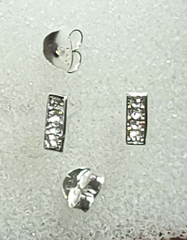 New Sterling Silver Austrian Crystal earrings: Gorgeous design. Stamped 925: