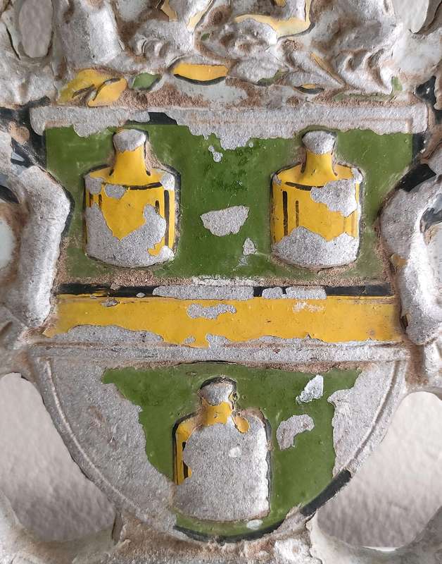 Large vintage handmade cast iron Coat of Arms - Unique quality item with wall attachments