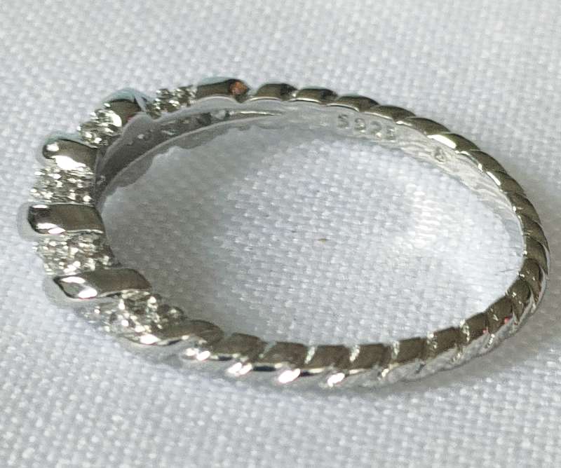 Sterling silver ring - multiple lab-created white stone accents - s925 stamp - size US 7