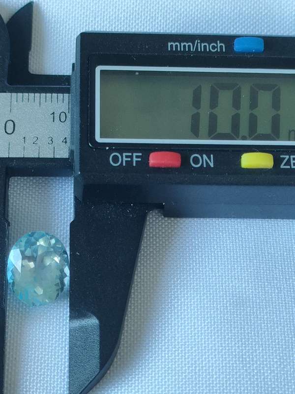 Large Blue Topaz - 12 x 10 mm -naturally mined - oval cut - good colour - certification available