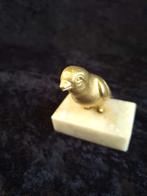 Vintage Desk Cast-Iron Bird Fugurine Paper Weight.