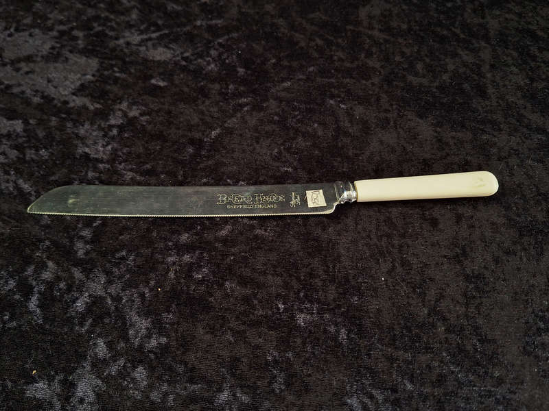 Vintage Sheffield England Bread Knife.