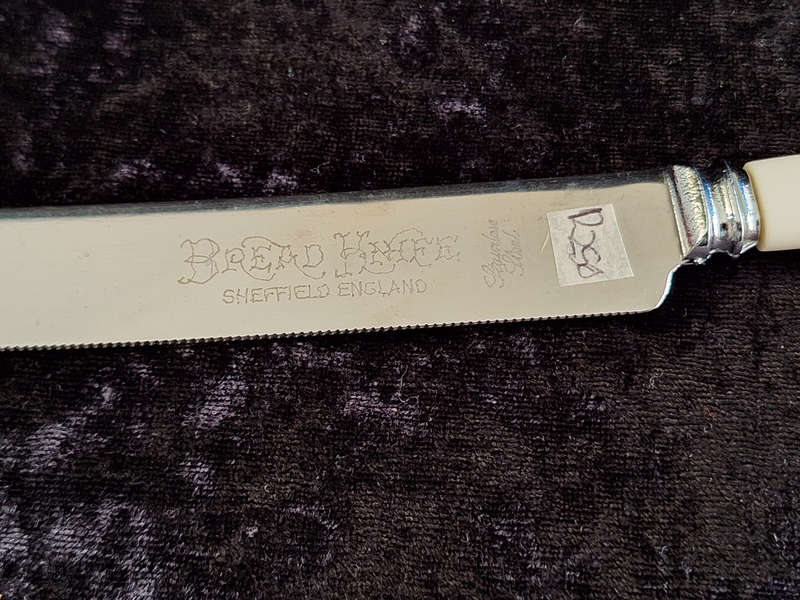 Vintage Sheffield England Bread Knife.