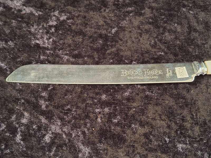 Vintage Sheffield England Bread Knife.