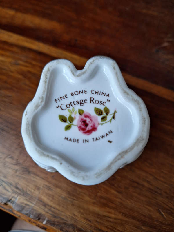 Beautiful Cottage Rose - Fine Bone China Owl Trinket.