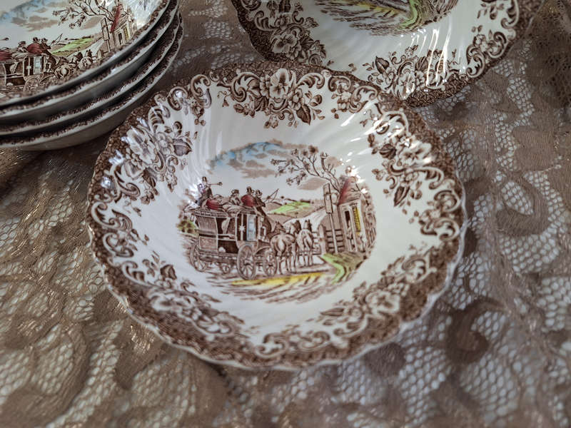 Beautiful Set of 6 Johnson Bros Ironstone Coaching Scenes Cereal Bowls
