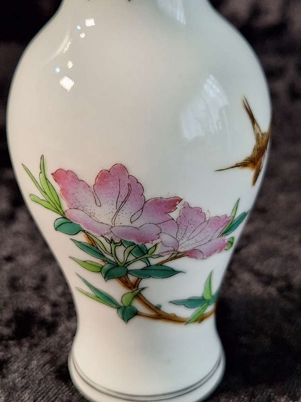 Beautiful Hand Painted Chinese Bud Vase
