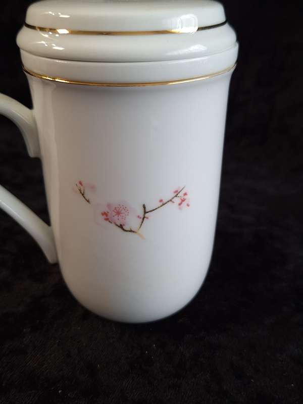 Vintage Porcelain Chinese Tea Infuser.
