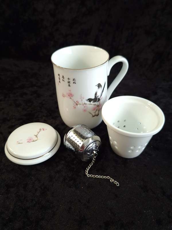 Vintage Porcelain Chinese Tea Infuser.