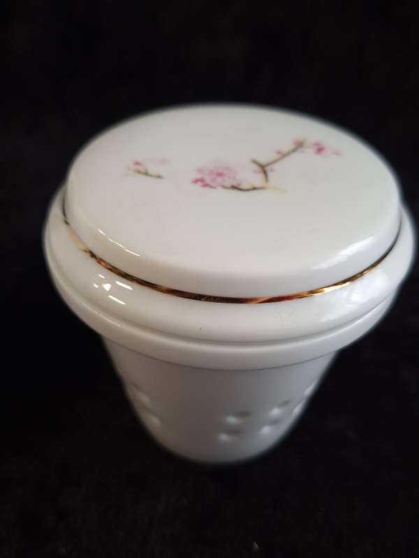 Vintage Porcelain Chinese Tea Infuser.