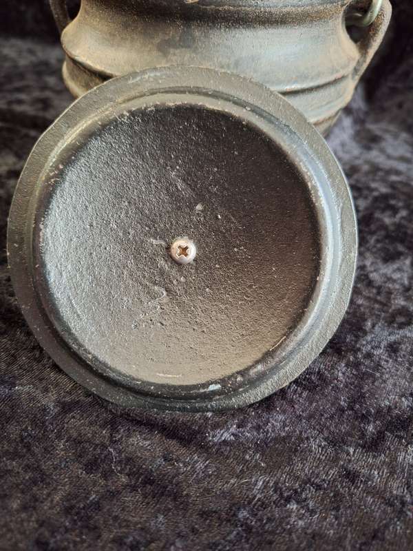 Bush Baby Quarter Size Cast Iron Potjie No: 1/4.