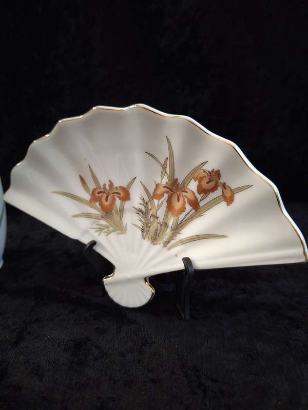Beautiful Vintage Fine China Vase and Van Set.
