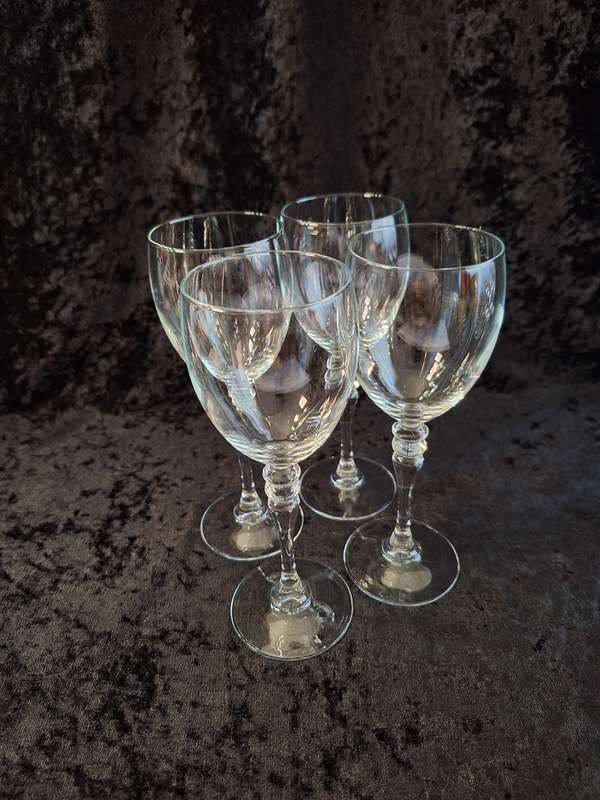 Set of 4 Vinatage 1980's Luminarc / France White Wine Glasses.