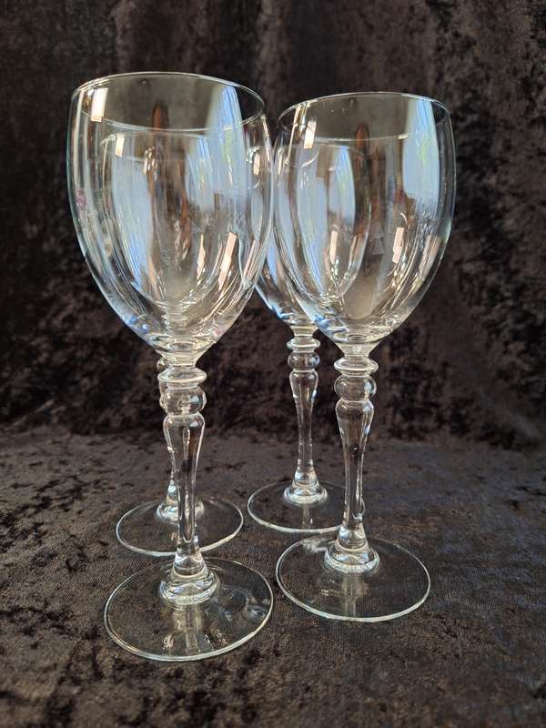 Set of 4 Vinatage 1980's Luminarc / France White Wine Glasses.