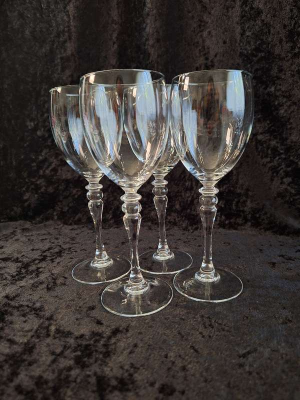 Set of 4 Vinatage 1980's Luminarc / France White Wine Glasses.