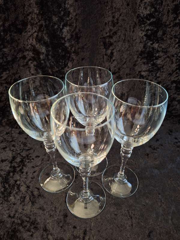 Set of 4 Vinatage 1980's Luminarc / France White Wine Glasses.