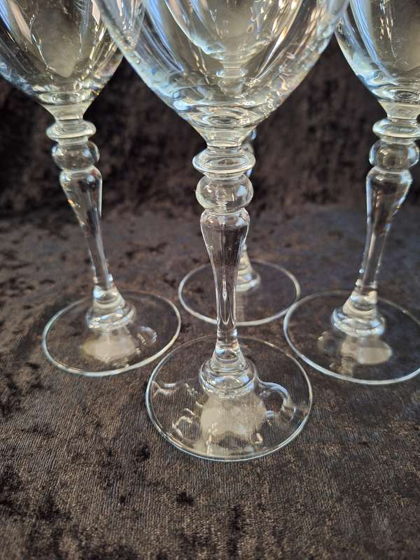 Set of 4 Vinatage 1980's Luminarc / France White Wine Glasses.