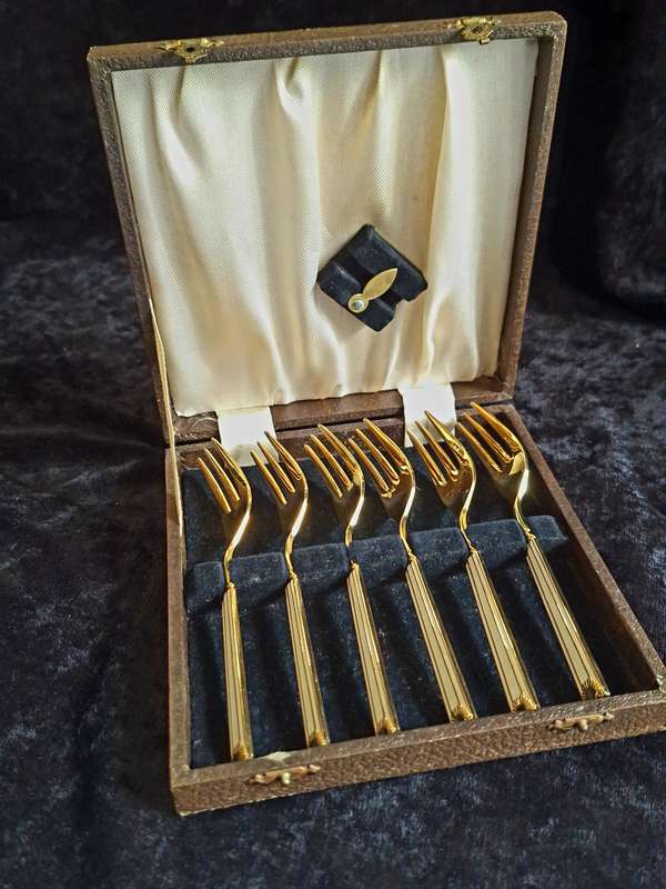 Vintage Art-Deco Style Gold-Plated Cake Forks. (Ebco)