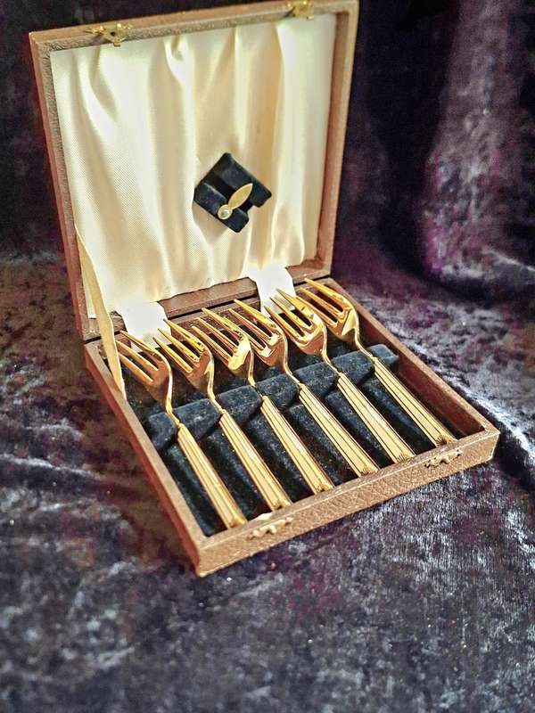 Vintage Art-Deco Style Gold-Plated Cake Forks. (Ebco)
