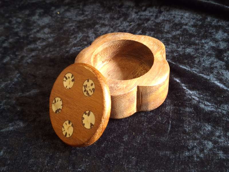 Small Wooden Vinatage Trinket Box