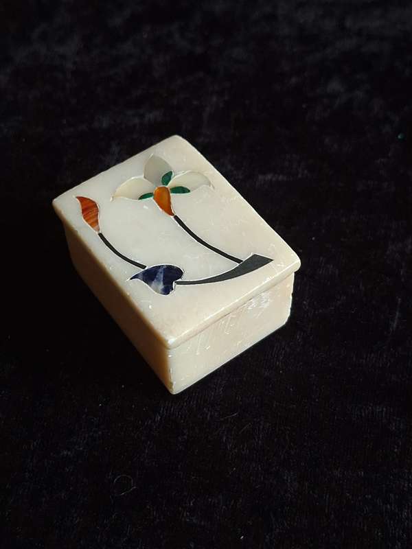 Vintage Indian Hand Carved Soapstone with Mother of Pearl inserts Trinket