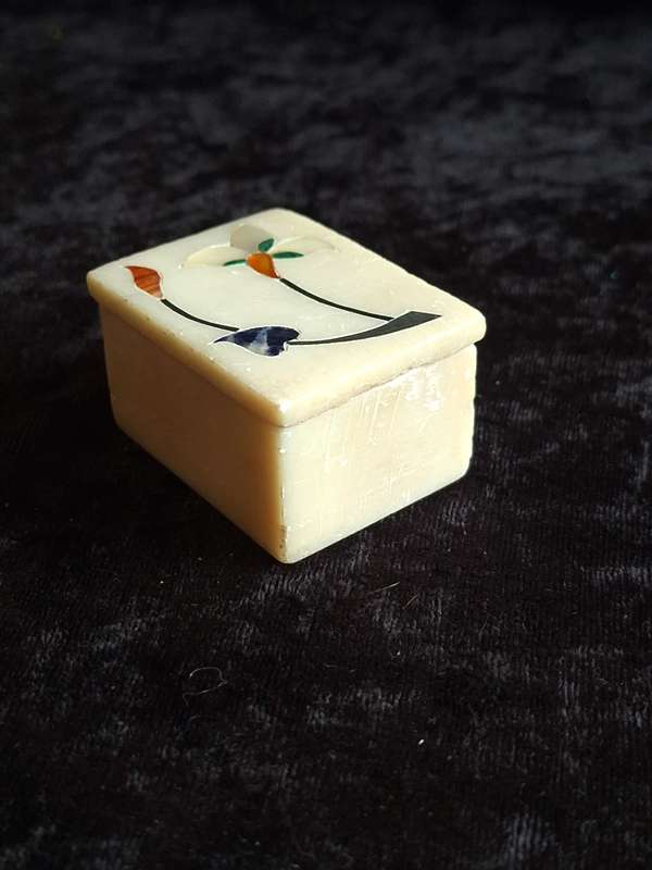 Vintage Indian Hand Carved Soapstone with Mother of Pearl inserts Trinket