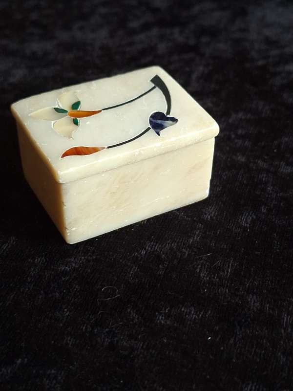 Vintage Indian Hand Carved Soapstone with Mother of Pearl inserts Trinket