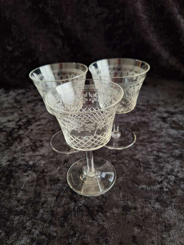 Stunning Set of 3 Edwardian Pall Mall - Lady Hamilton Etched Antique White Wine Glasses