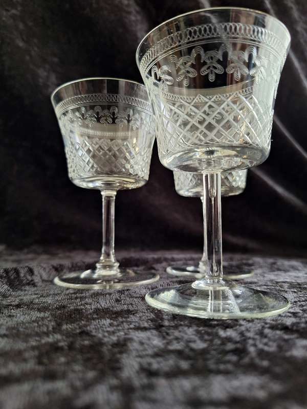 Stunning Set of 3 Edwardian Pall Mall - Lady Hamilton Etched Antique White Wine Glasses