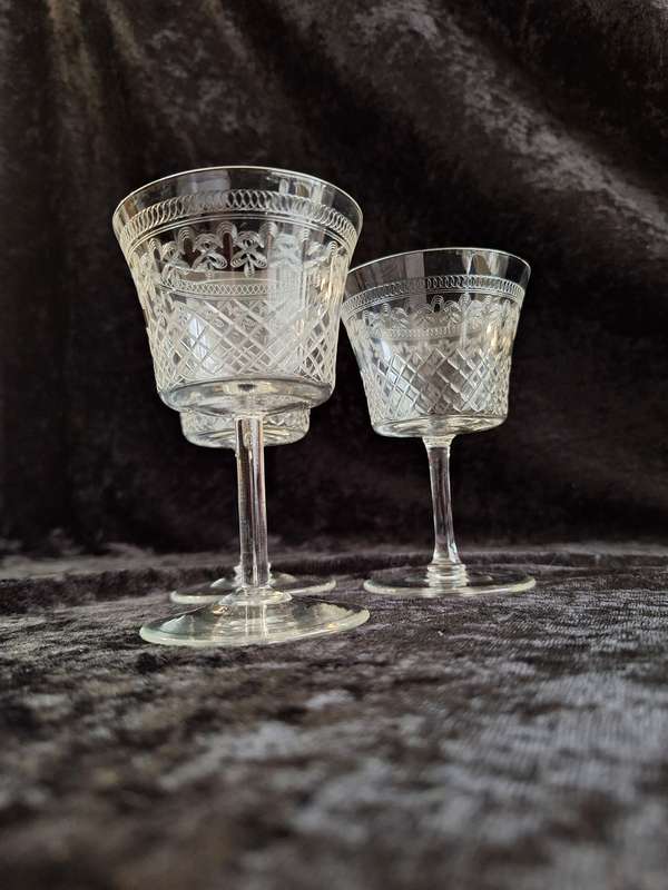 Stunning Set of 3 Edwardian Pall Mall - Lady Hamilton Etched Antique White Wine Glasses