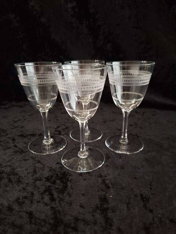 Stunning Set of 4 Crystal Edwardian Etched Antique Sherry Glasses