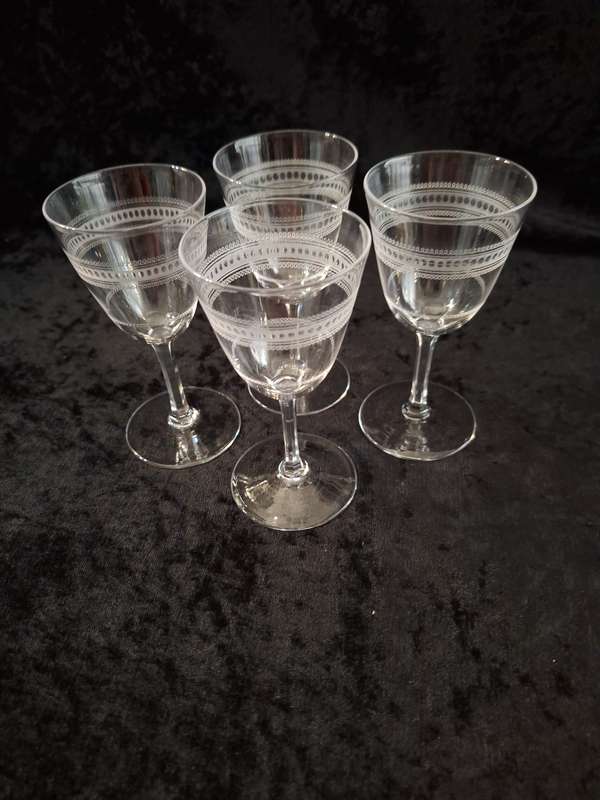 Stunning Set of 4 Crystal Edwardian Etched Antique Sherry Glasses
