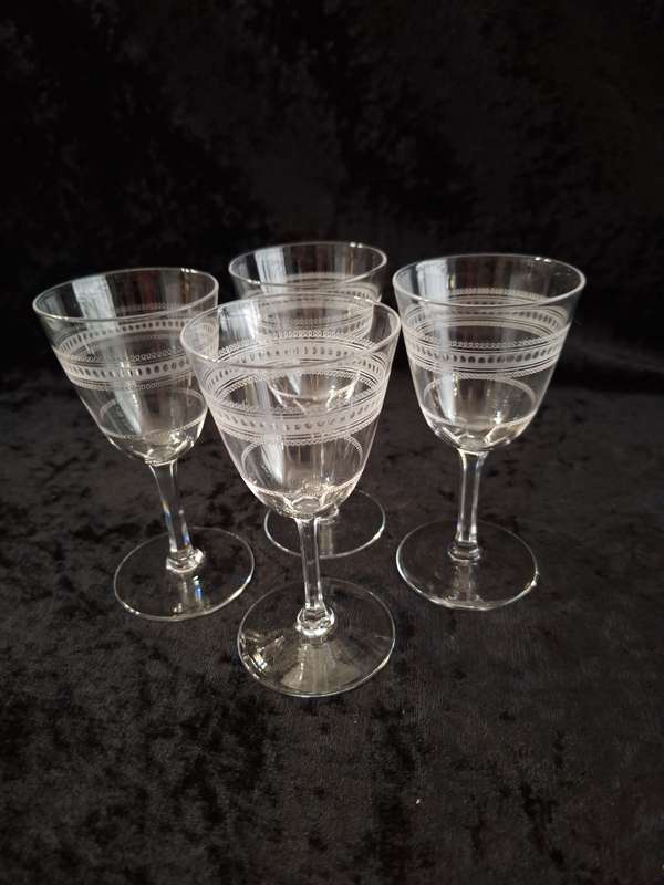 Stunning Set of 4 Crystal Edwardian Etched Antique Sherry Glasses