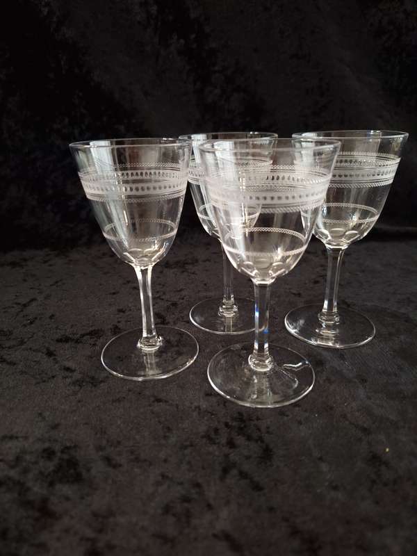 Stunning Set of 4 Crystal Edwardian Etched Antique Sherry Glasses
