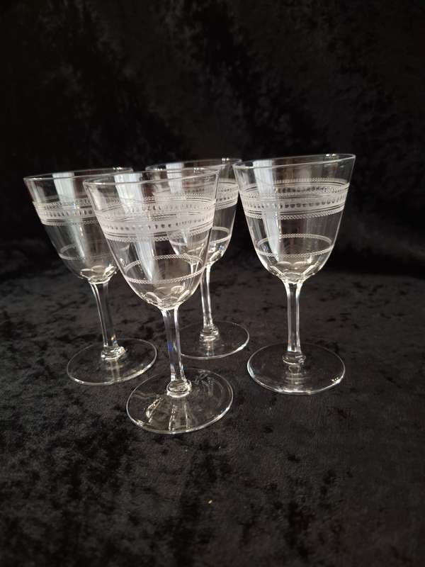 Stunning Set of 4 Crystal Edwardian Etched Antique Sherry Glasses