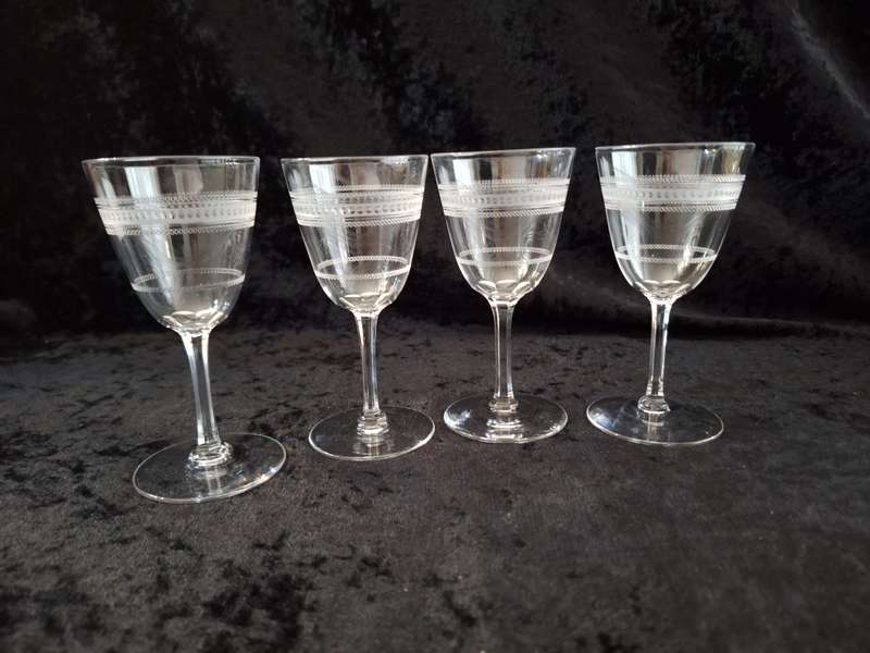 Stunning Set of 4 Crystal Edwardian Etched Antique Sherry Glasses