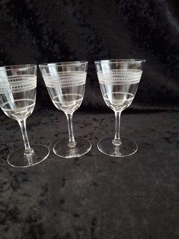 Stunning Set of 4 Crystal Edwardian Etched Antique Sherry Glasses