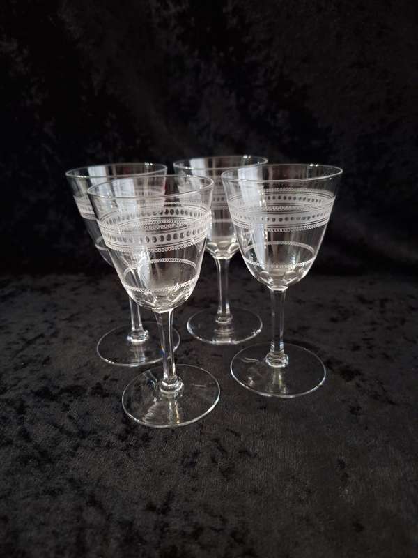Stunning Set of 4 Crystal Edwardian Etched Antique Sherry Glasses