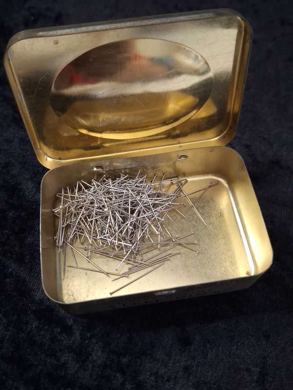 Vintage Lion Brand Steel Pins Tin