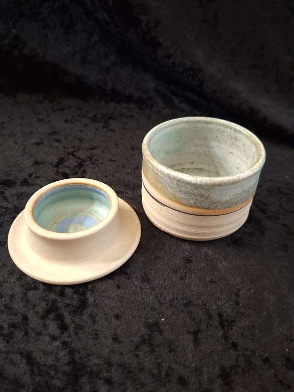 Beautiful Vintage Pottery Breakfast Butter Dish