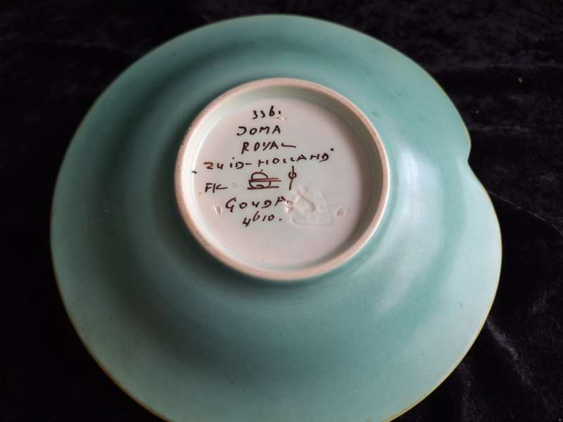 Stunning Vintage Gouda Bowl