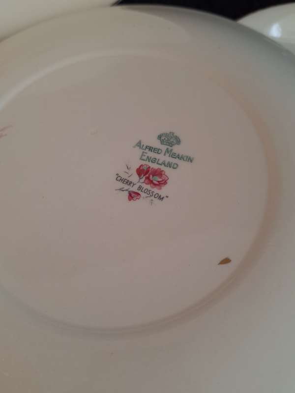 Stunning Vintage Set of 3 Alfred Meakin England - Cherry Blossom Dinner Plates.