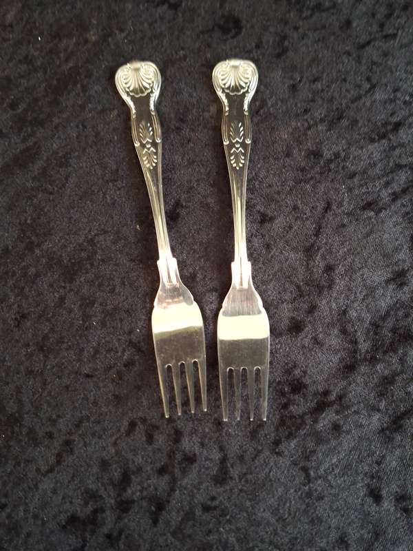 Vintage Set of 2 A1 Silver Plated Eetrite Kings Pattern Fish Forks.